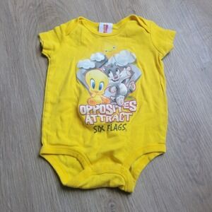 Six Flags Bodysuit Boy 12 Yellow Tweety Sylvester Opposites Attract Looney Tunes